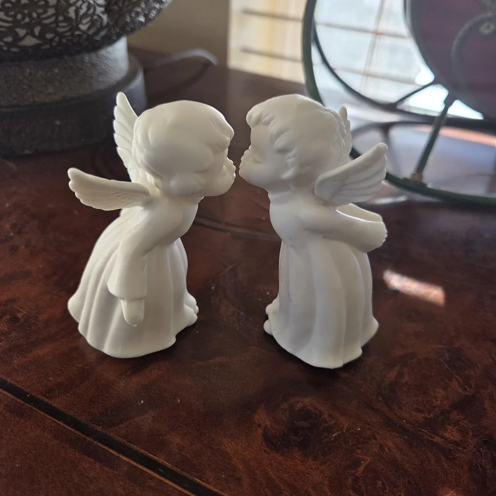 Vintage Bisque Kissing Angels